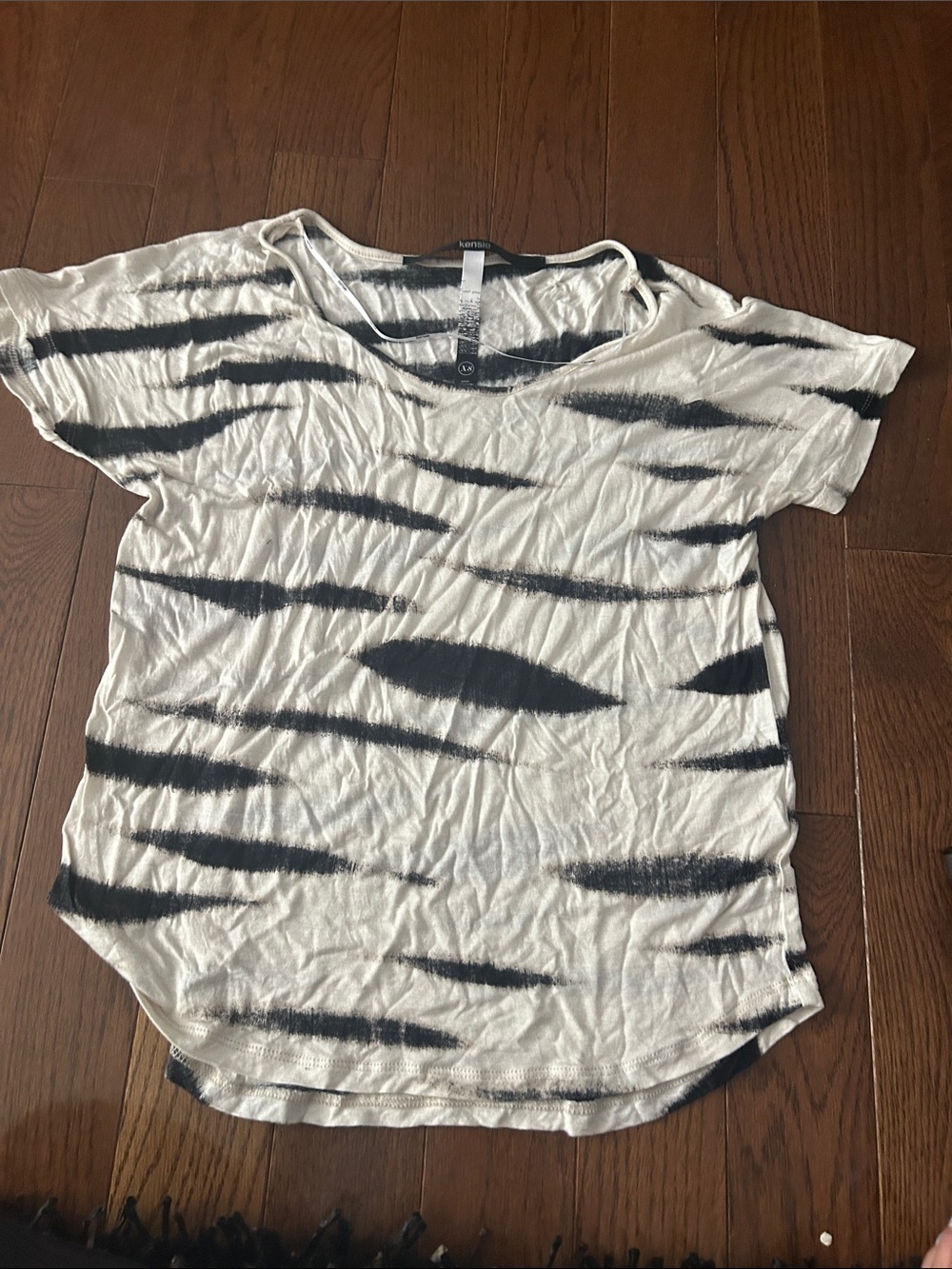 Kenzie Black/Cream T-Shirt - Size XS